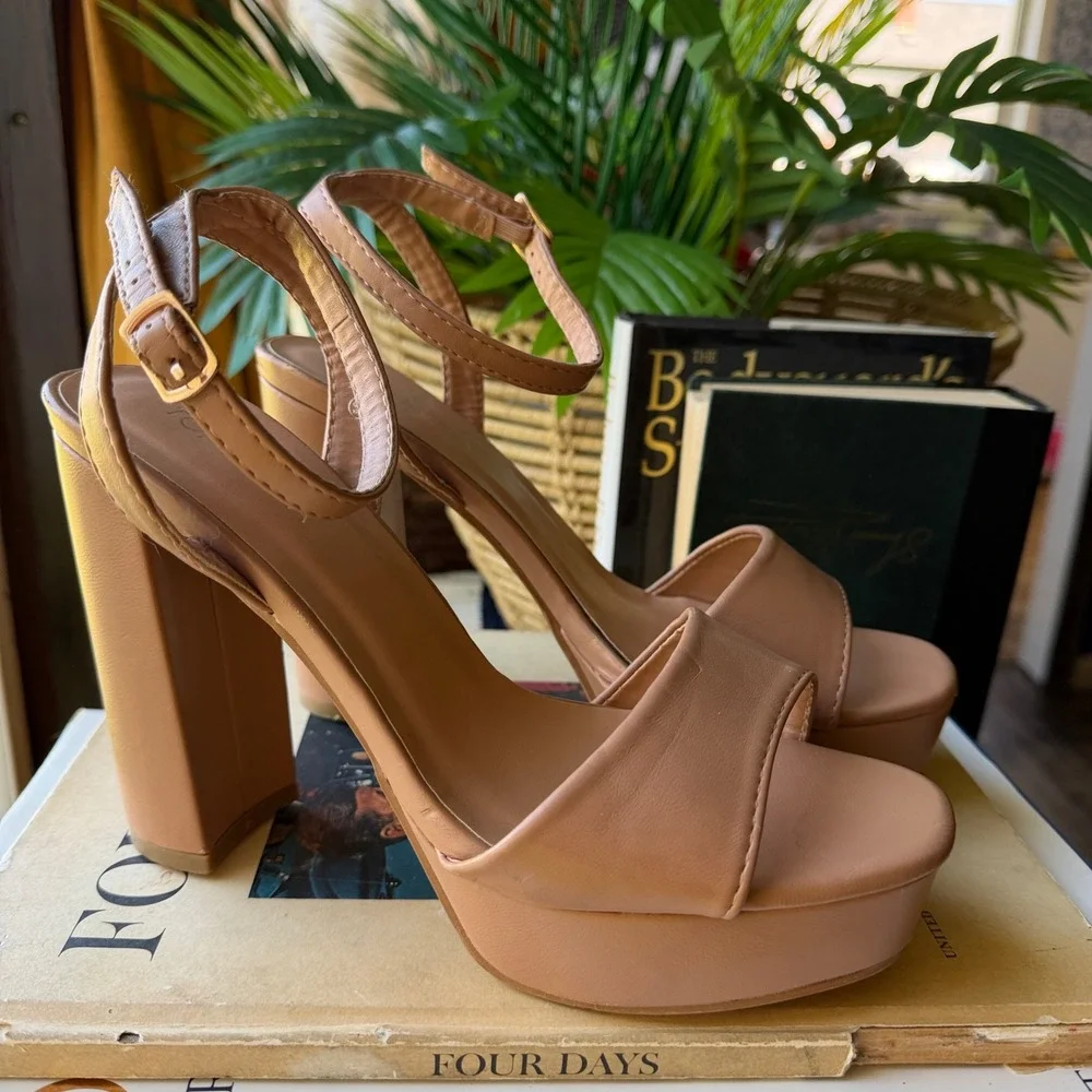 Top Moda Tan Nude Platform Block Heel Sandals Ankle Strap Womens Size 8.5